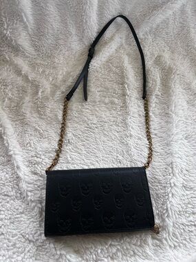 Betsy Johnson Black Skull Crossbody/Shoulder Bag with Chain Strap